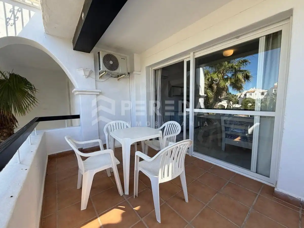 Terrasse von Wohnungen zum Verkauf in Roquetas de Mar mit Klimaanlage, Privatgarten und Terrasse