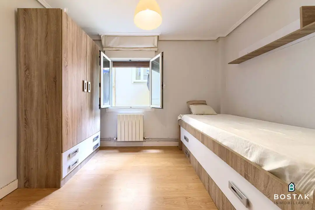 Bedroom of Flat for sale in Bilbao   with Heating