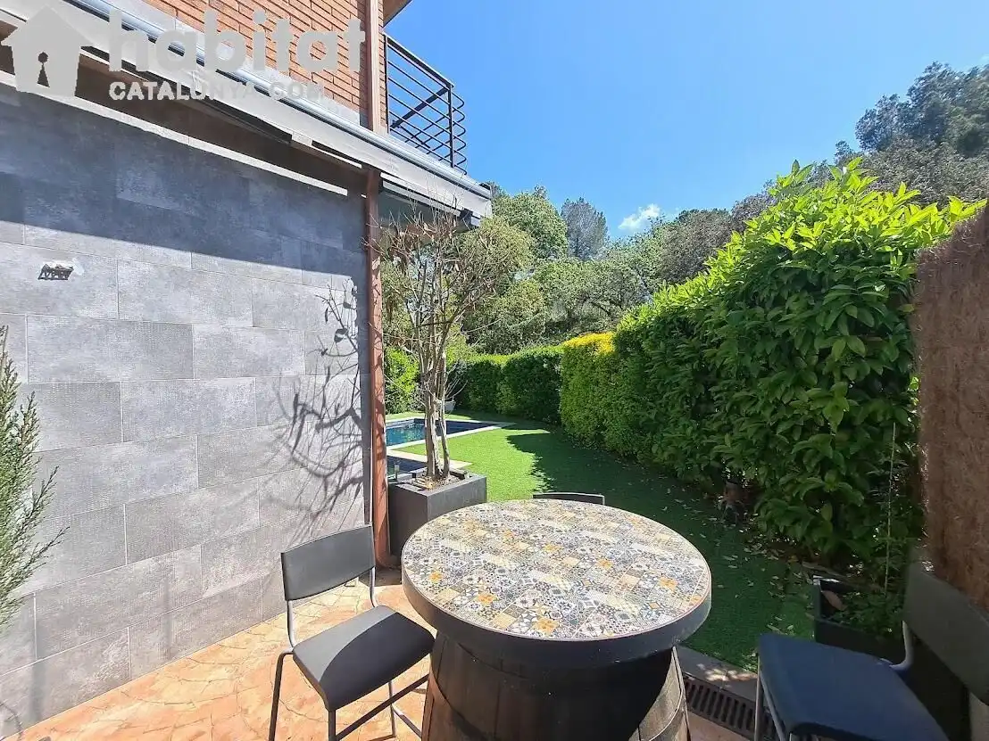 Terrassa de Casa o xalet en venda en Sant Esteve Sesrovires amb Aire condicionat, Jardí privat i Terrassa