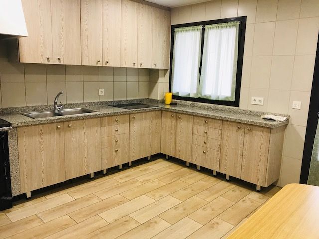 Cuina de Casa o xalet en venda en Cuéllar amb Calefacció, Jardí privat i Terrassa