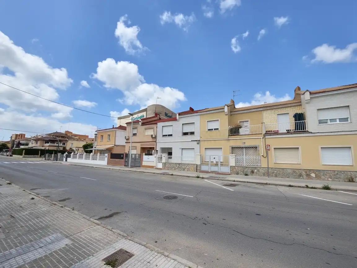 Vista exterior de Estudio de alquiler en Cartagena con Amueblado, Horno y Lavadora