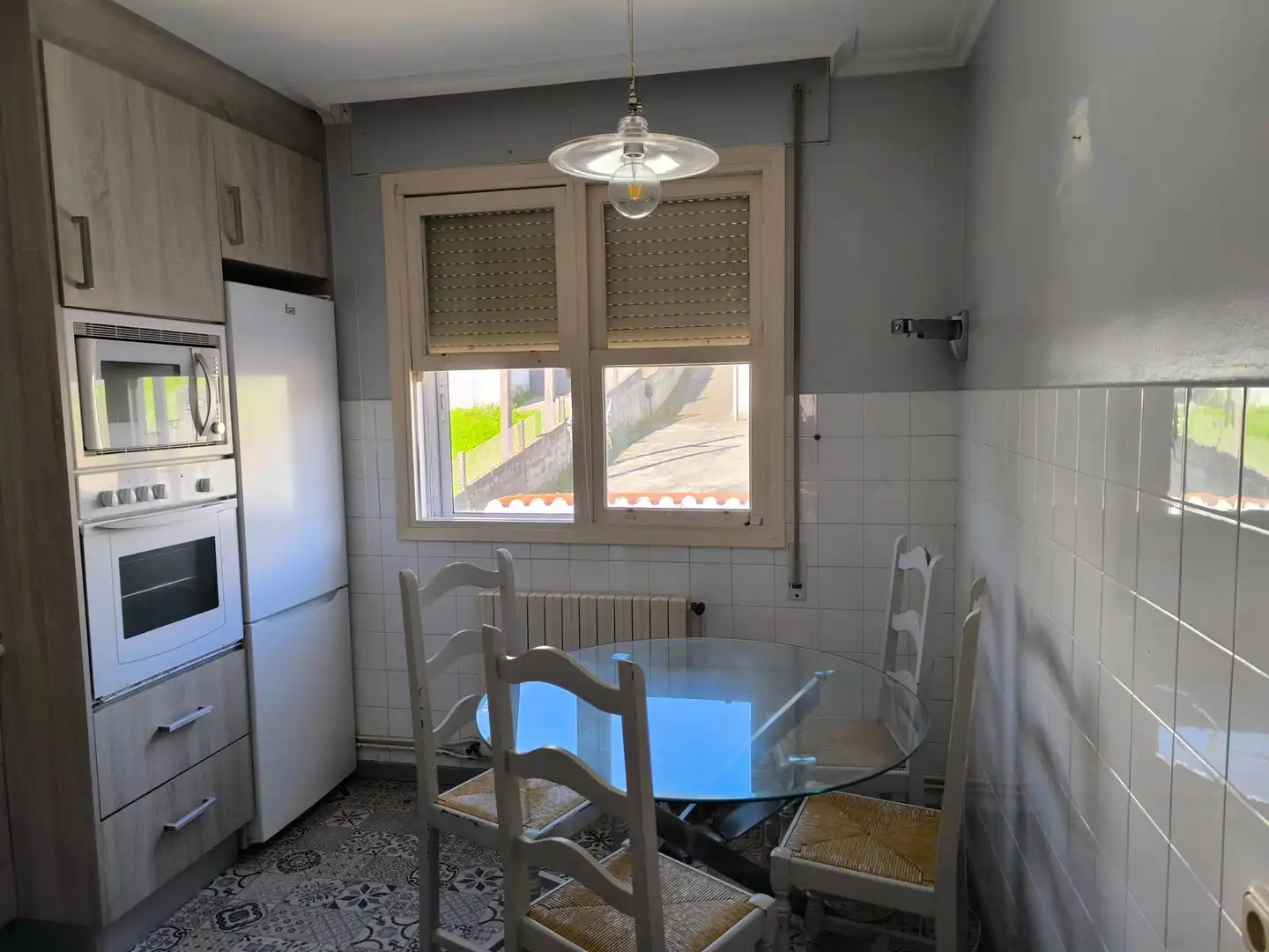 Cocina de Piso en venta en Santiago de Compostela  con Calefacción, Jardín privado y Trastero