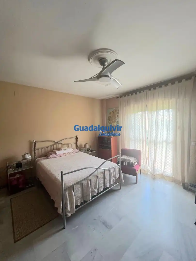 Dormitori de Casa o xalet en venda en Dos Hermanas amb Aire condicionat, Jardí privat i Terrassa
