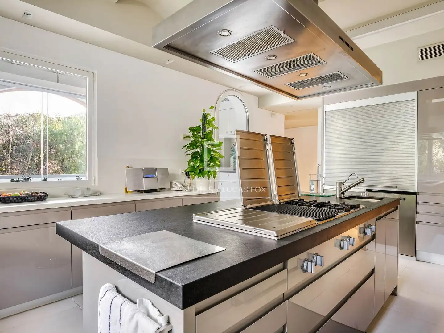 Cuina de Casa o xalet en venda en Barcelona amb Aire condicionat, Calefacció i Jardí privat