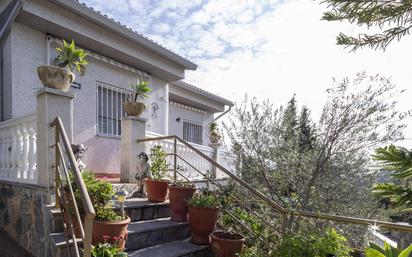 Vista exterior de Casa o xalet en venda en Sant Esteve Sesrovires amb Calefacció, Jardí privat i Terrassa