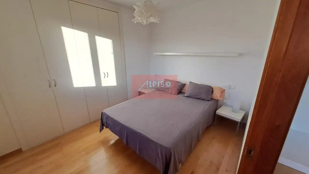 Habitación de Apartamento de alquiler en Ourense Capital  con Calefacción, Parquet y Amueblado