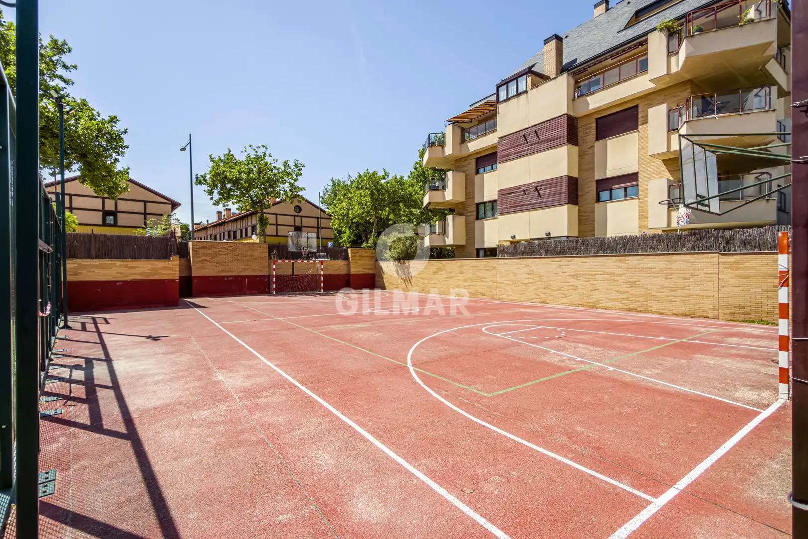 Außenansicht von Erdgeschoss zum Verkauf in Boadilla del Monte mit Heizung, Privatgarten und Schwimmbad