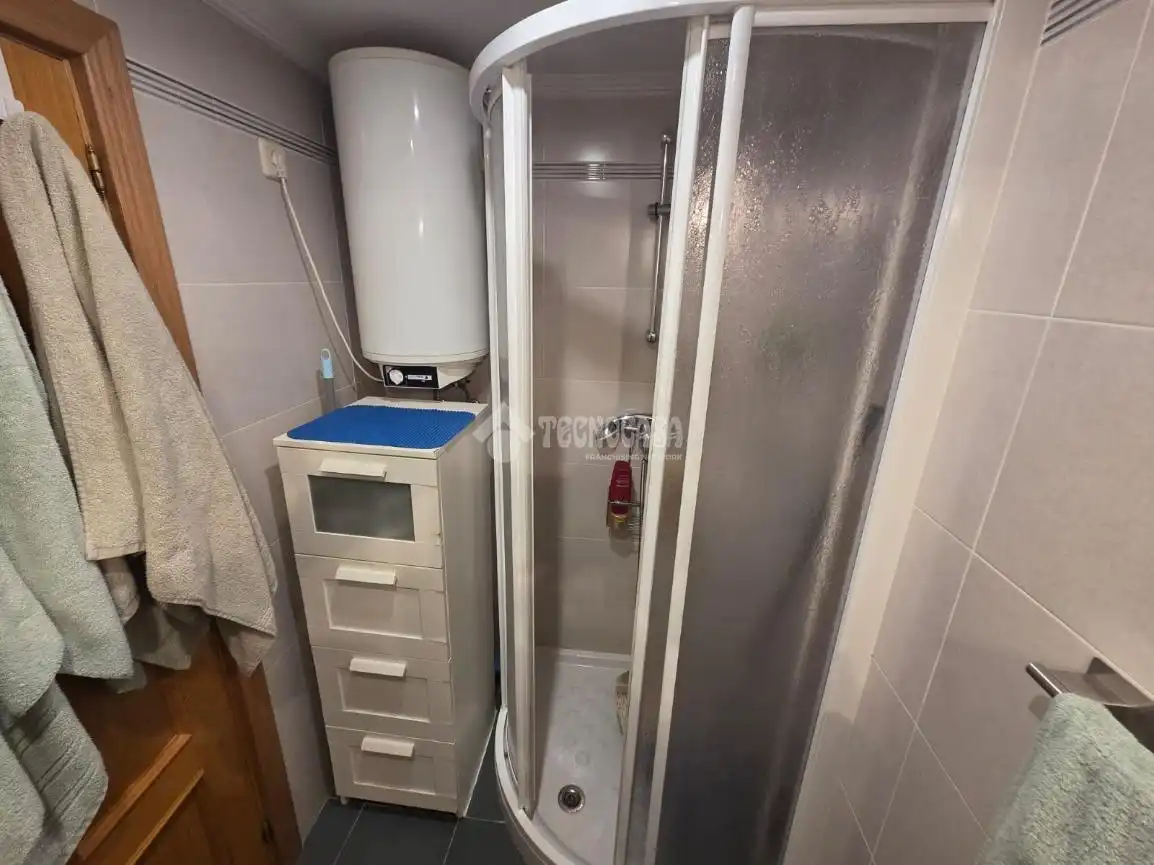 Bathroom of Flat for sale in Madrid