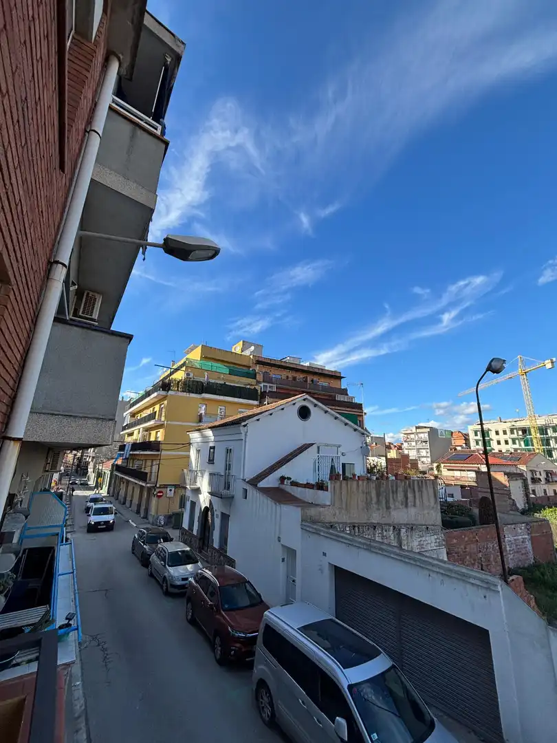 Vista exterior de Casa adosada en venda en Granollers amb Aire condicionat, Calefacció i Jardí privat