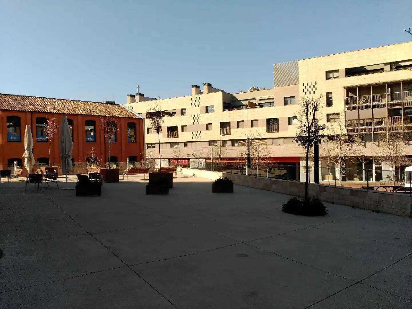 Außenansicht von Garage zum Verkauf in Terrassa