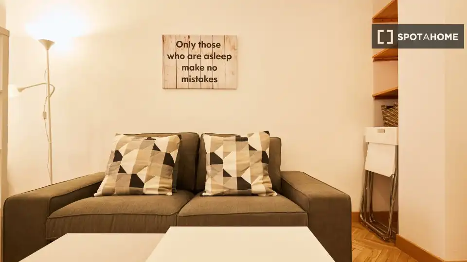 Room in Universidad - Malasaña