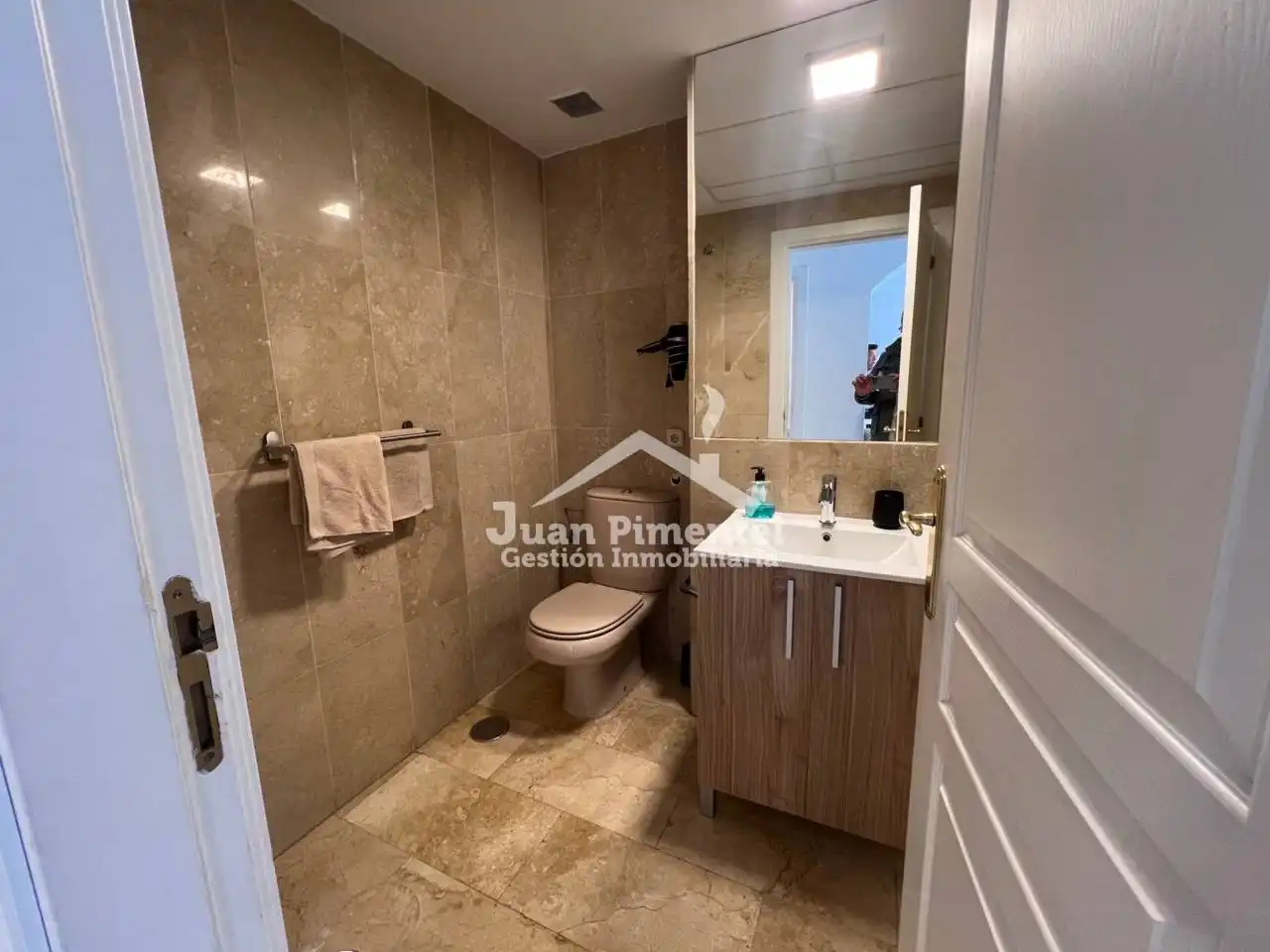 Baño de Apartamento en venta en Estepona con Aire acondicionado, Terraza y Amueblado