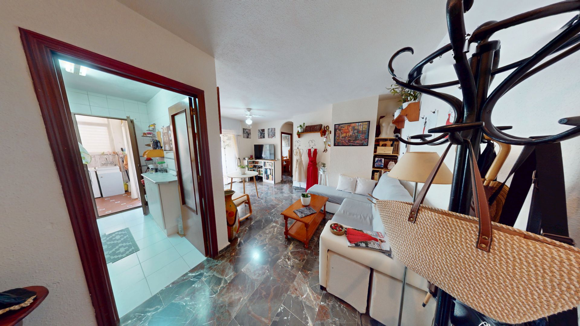 Sala d'estar de Pis en venda en Roquetas de Mar amb Aire condicionat, Terrassa i Moblat