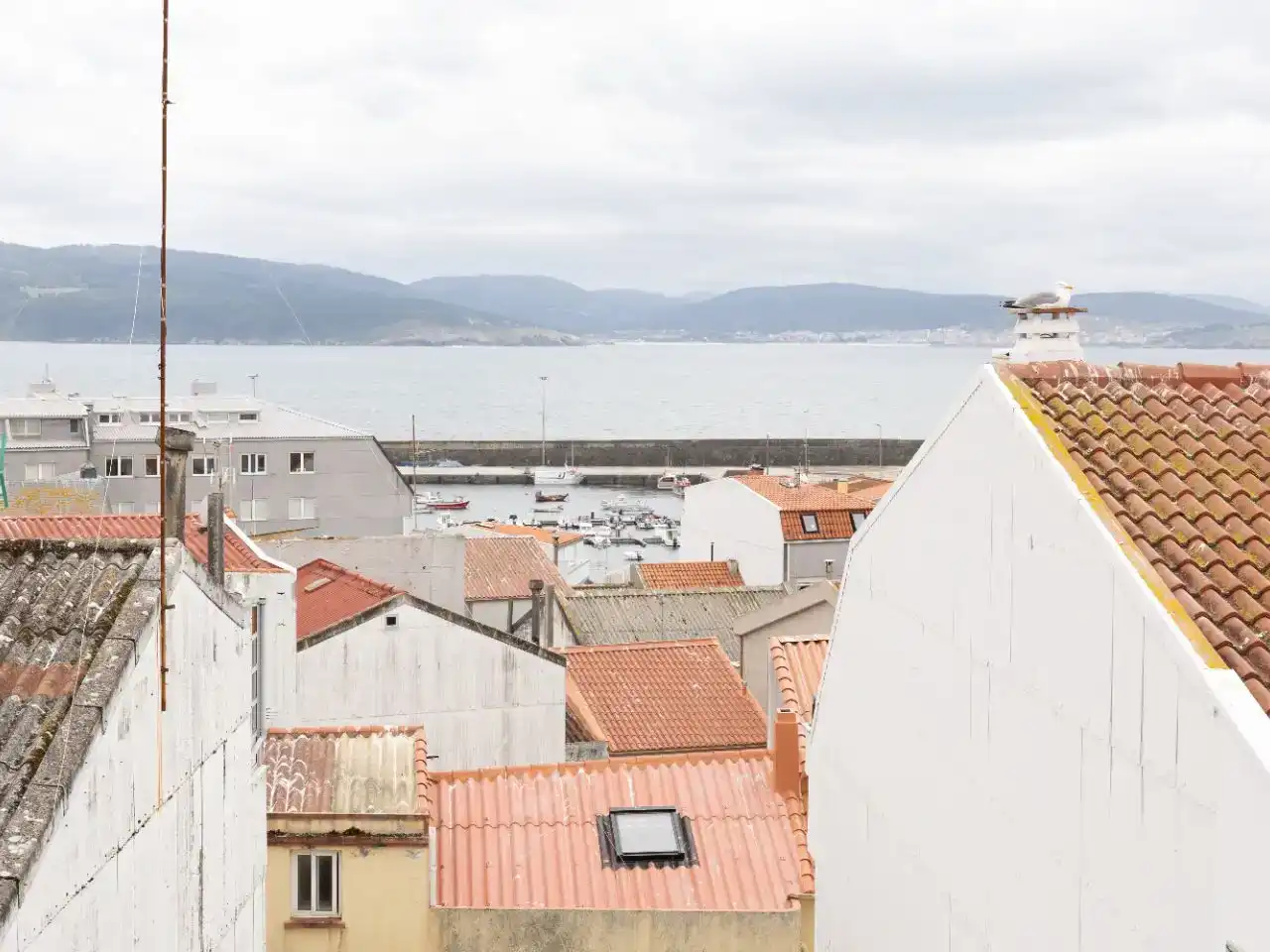 Vista exterior de Pis de lloguer en Ponteceso amb Parquet, Traster i Moblat