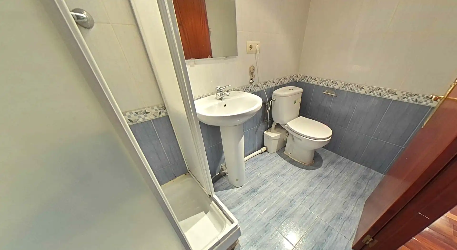 Baño de Piso en venta en Castro-Urdiales con Parquet