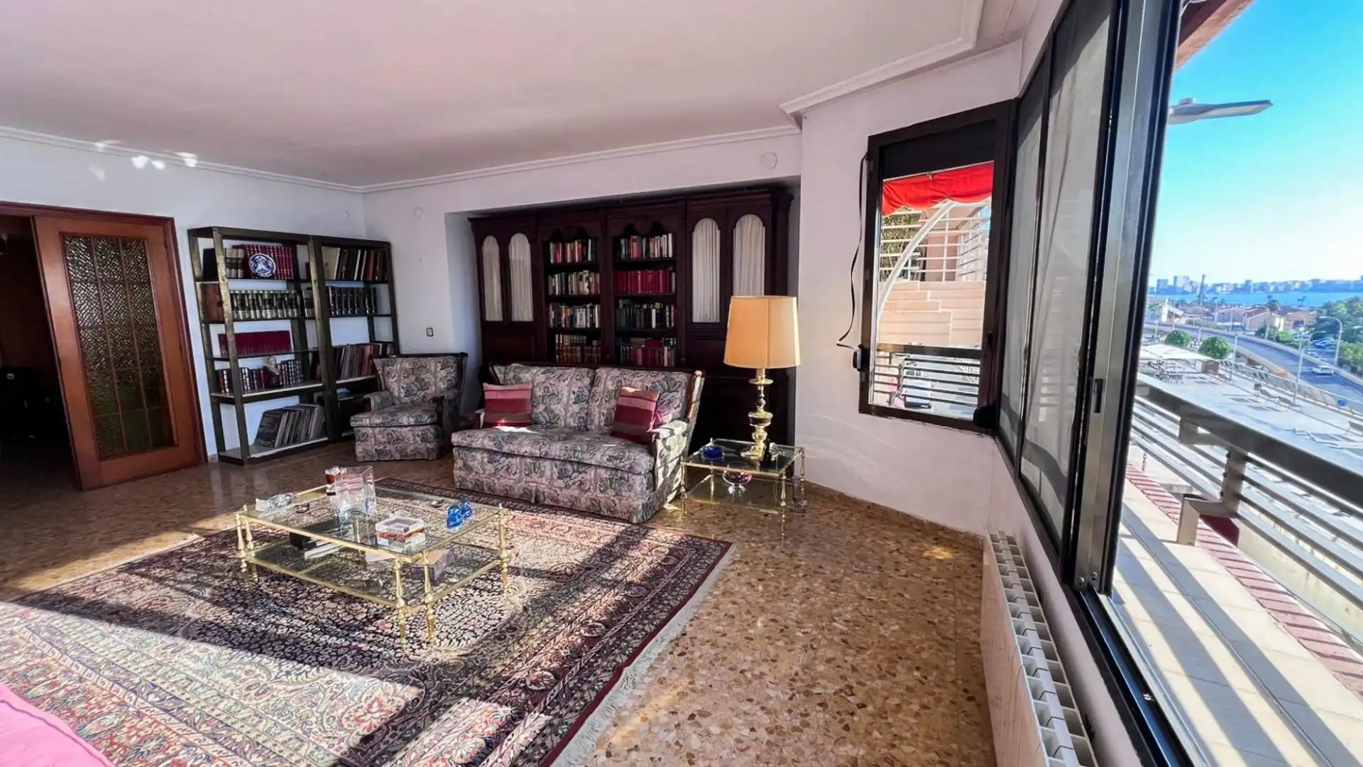 Sala de estar de Apartamento en venta en Alicante / Alacant con Calefacción y Amueblado