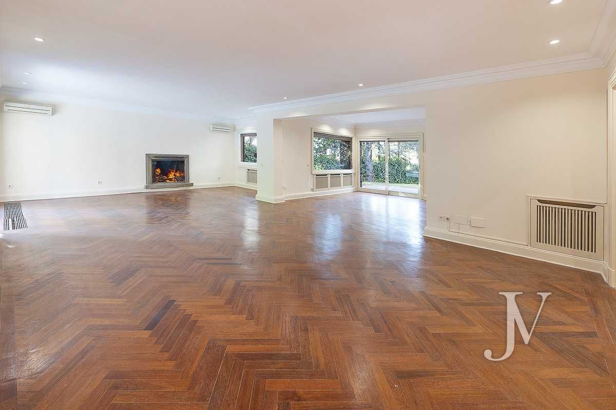 Sala d'estar de Casa o xalet en venda en  Madrid Capital amb Aire condicionat, Calefacció i Jardí privat