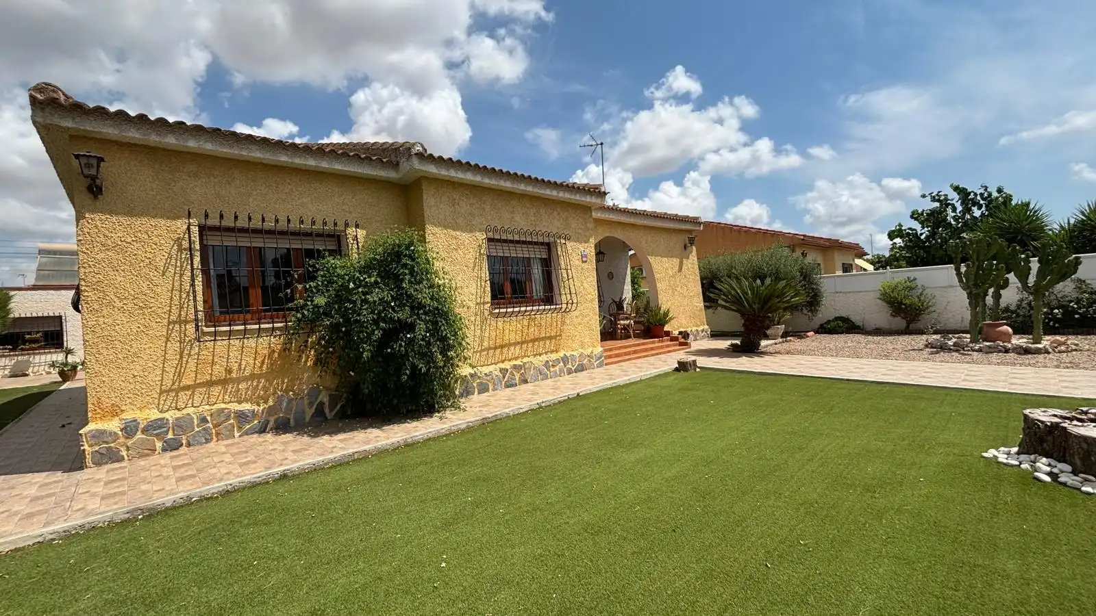 Vista exterior de Casa o xalet en venda en Cartagena amb Jardí privat