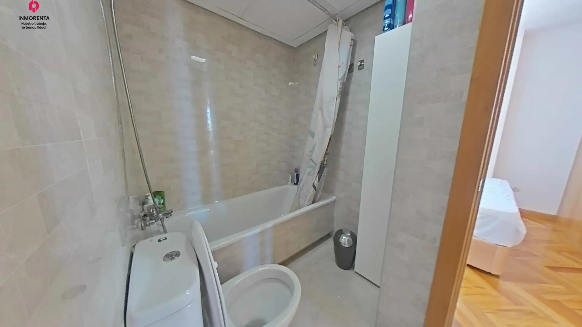 Badezimmer von Wohnungen zur Miete in Madrid mit Klimaanlage, Heizung und Parkett