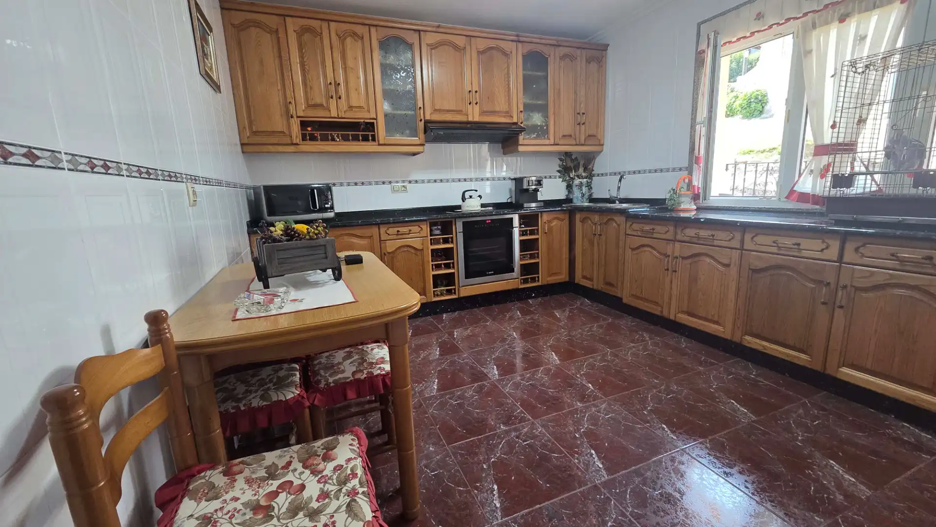 Cuina de Casa o xalet en venda en Pravia amb Calefacció, Jardí privat i Terrassa