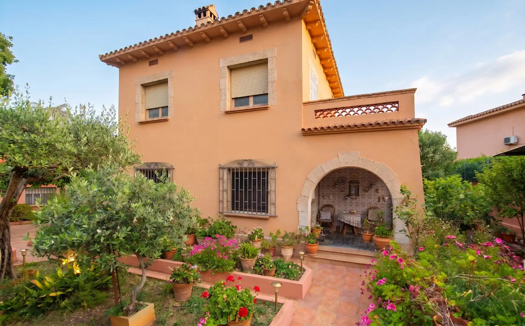Außenansicht von Haus oder Chalet zum Verkauf in Sant Boi de Llobregat mit Privatgarten und Terrasse