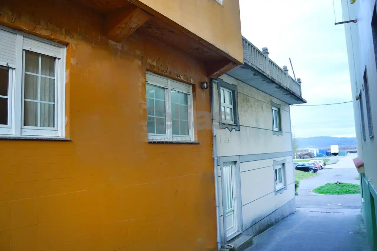 Vista exterior de Casa o xalet en venda en Muxía amb Moblat