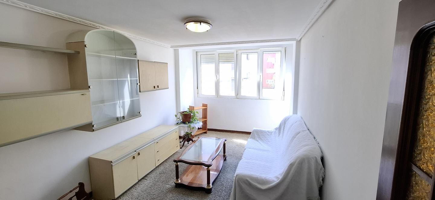 Sala de estar de Piso en venta en Santander con Calefacción y Amueblado