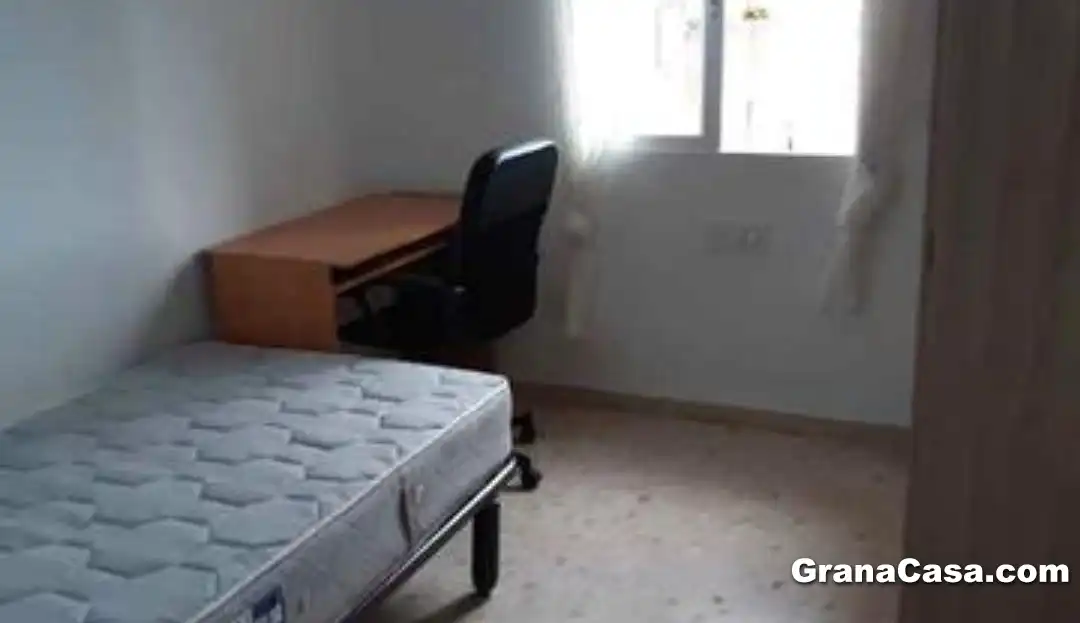 Bedroom of Flat for rent in Granada  with Air Conditioner, Heating and Furnished