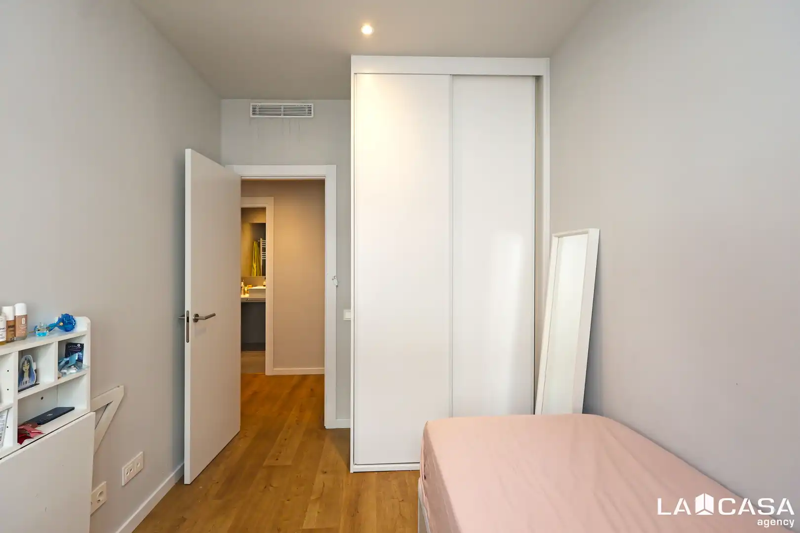 Dormitori de Àtic en venda en L'Hospitalet de Llobregat amb Calefacció, Terrassa i Traster