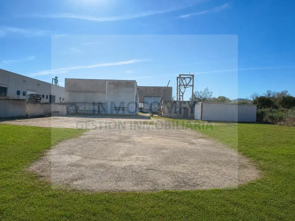 Aparcament de Nau industrial en venda en Forallac