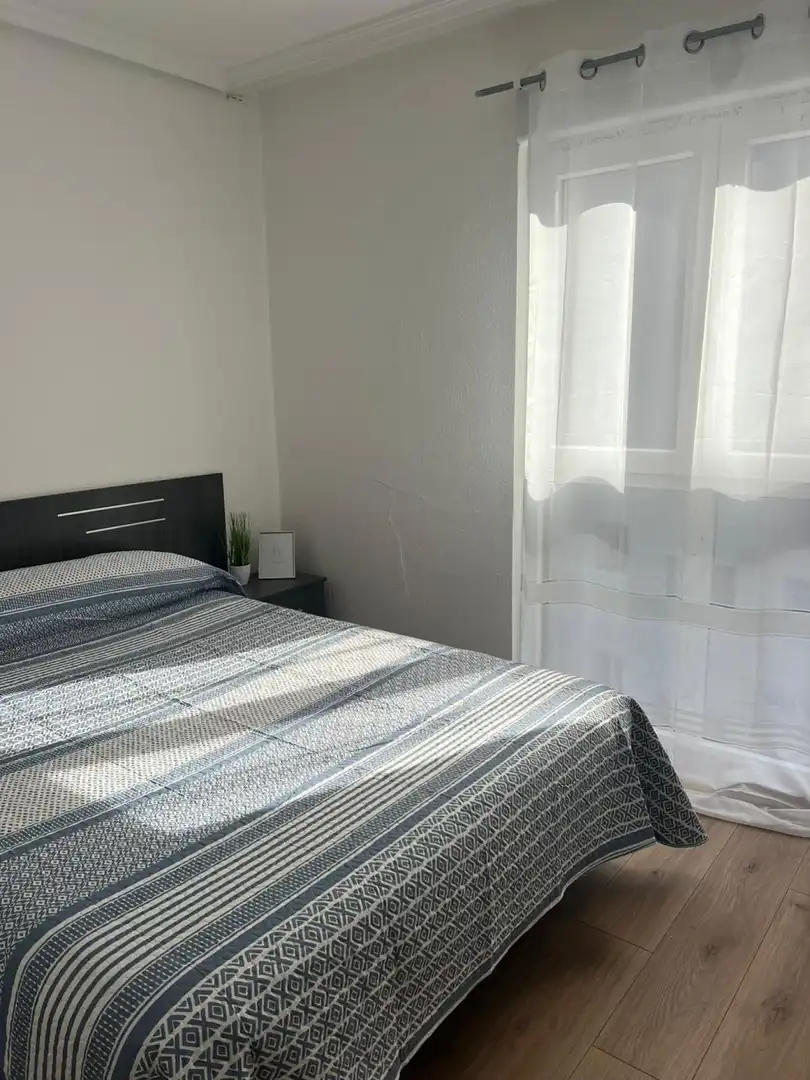 Bedroom of Flat for rent in Torrelavega   with Heating