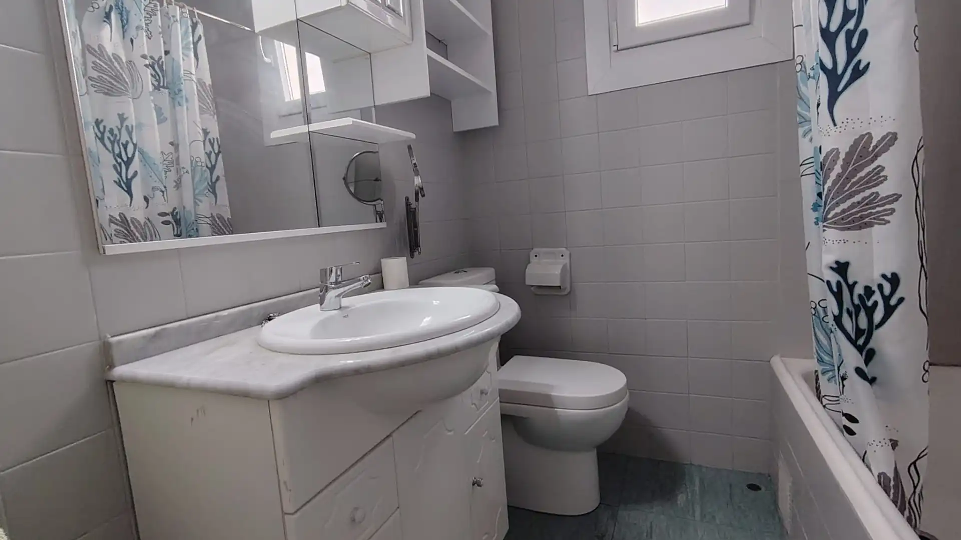 Bany de Pis en venda en Bilbao  amb Calefacció, Moblat i Forn