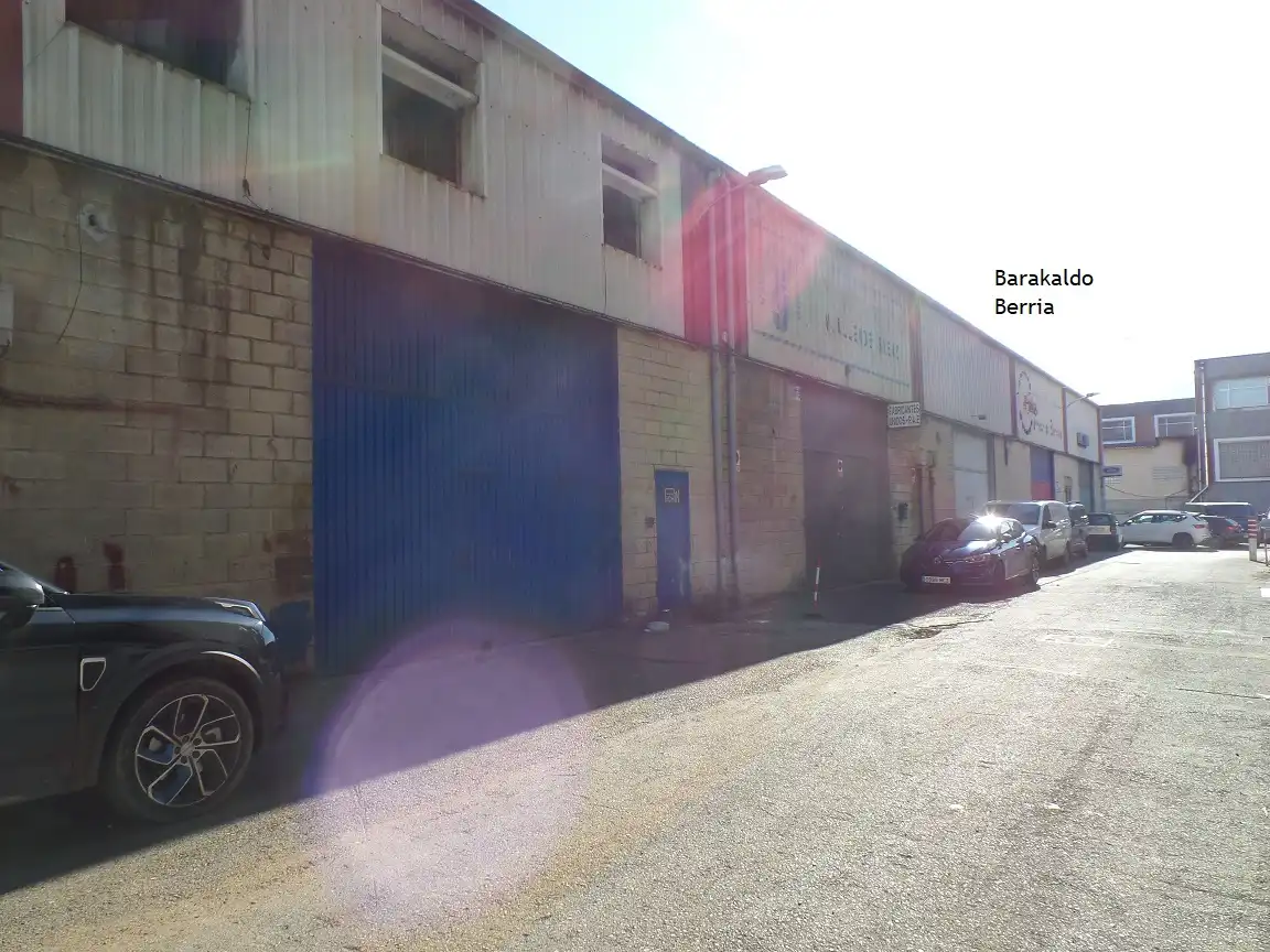 Vista exterior de Nave industrial de alquiler en Barakaldo 