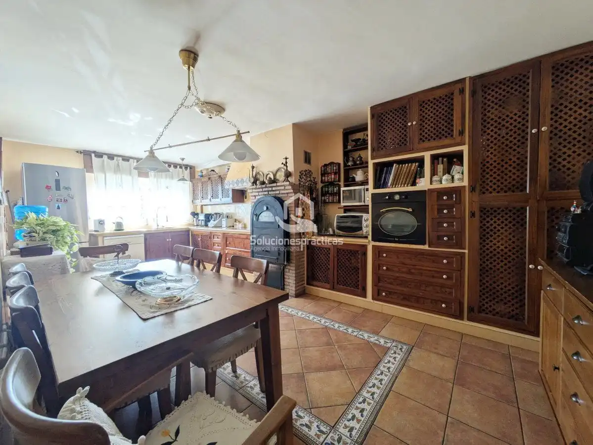 Cuina de Casa o xalet en venda en Jaén amb Aire condicionat, Terrassa i Traster