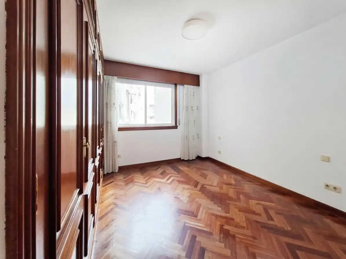 Dormitori de Pis en venda en A Coruña Capital  amb Calefacció, Parquet i Traster