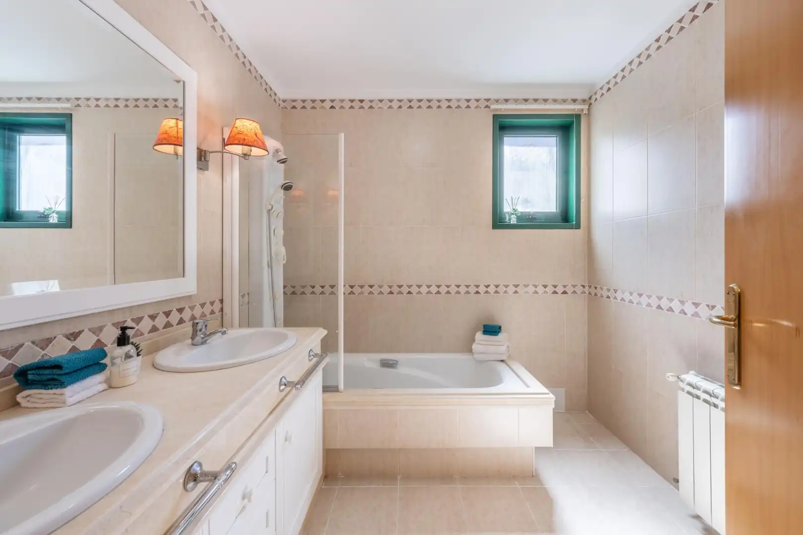 Bathroom of Detached homes for sale in A Coruña Capital   with Heating, Private garden and Storage room
