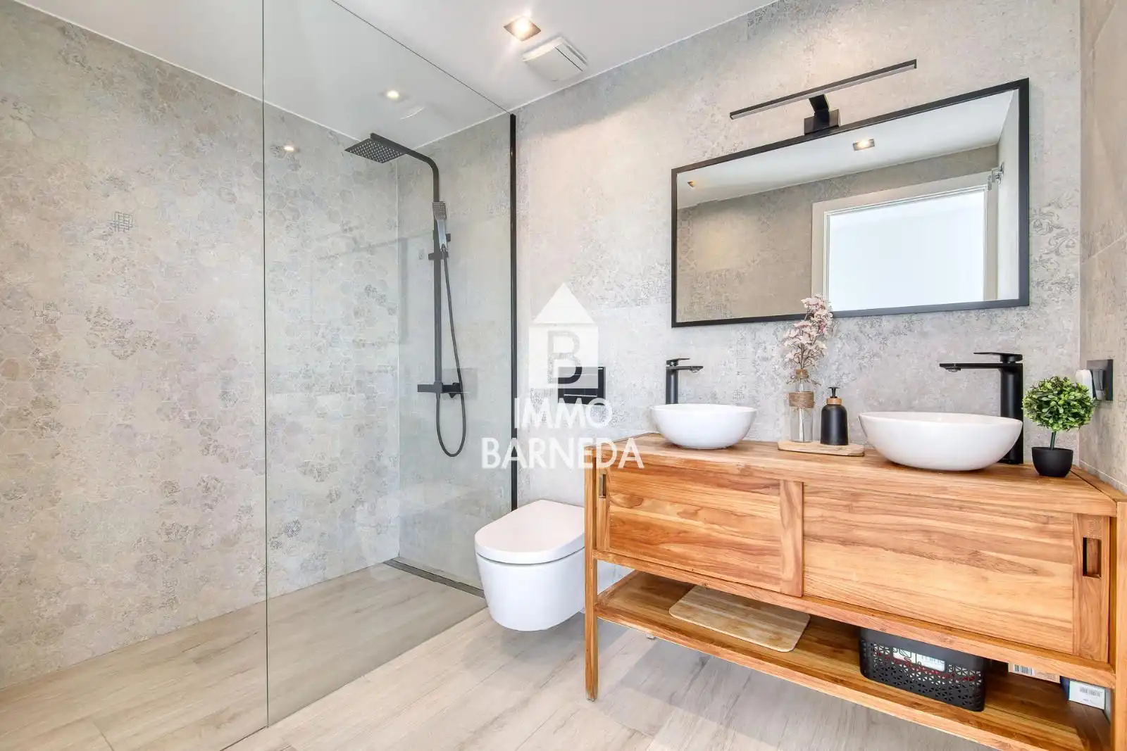 Badezimmer von Haus oder Chalet zum Verkauf in Palau-saverdera mit Klimaanlage, Heizung und Privatgarten