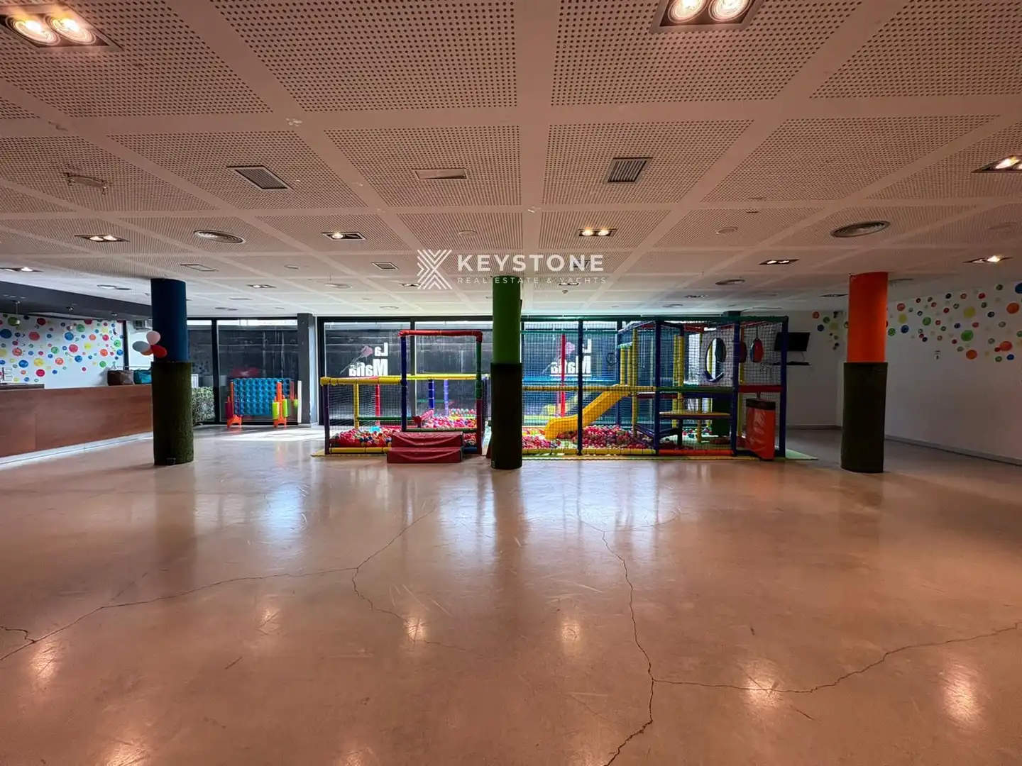 Commercial properties for sale in Alicante / Alacant  with Air Conditioner, Terrace and Furnished