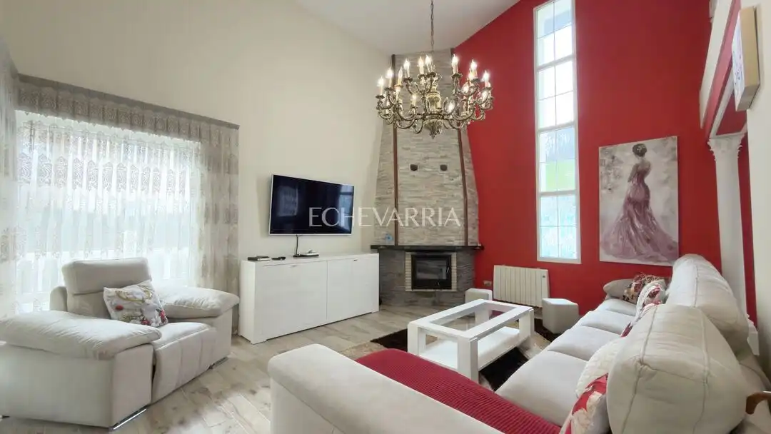 Sala de estar de Casa o chalet en venta en Castro-Urdiales con Calefacción, Jardín privado y Terraza