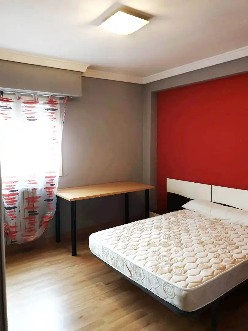Bedroom of Flat for rent in Zaragoza  with Heating, Parquet flooring and Furnished