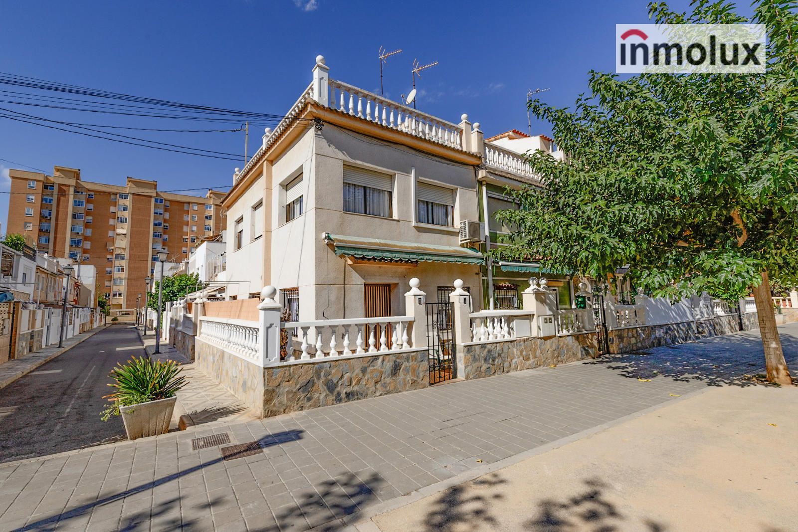 Vista exterior de Casa adosada en venda en Alicante / Alacant amb Aire condicionat, Calefacció i Traster