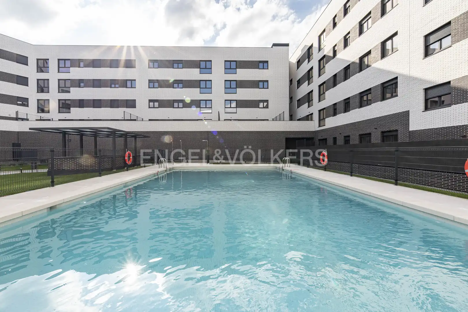 Swimming pool of Flat for rent in Madrid  with Air Conditioner, Heating and Swimming Pool