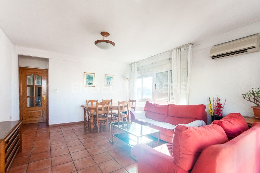 Sala d'estar de Apartament en venda en Castellón de la Plana / Castelló de la Plana amb Aire condicionat, Calefacció i Moblat