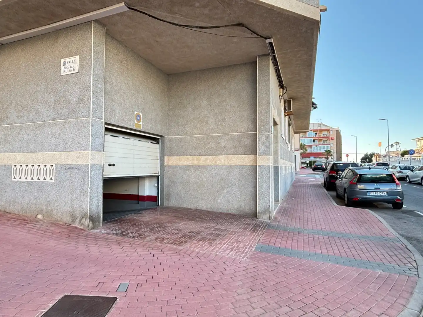 Aparcament de Apartament en venda en Torrevieja amb Aire condicionat, Terrassa i Internet