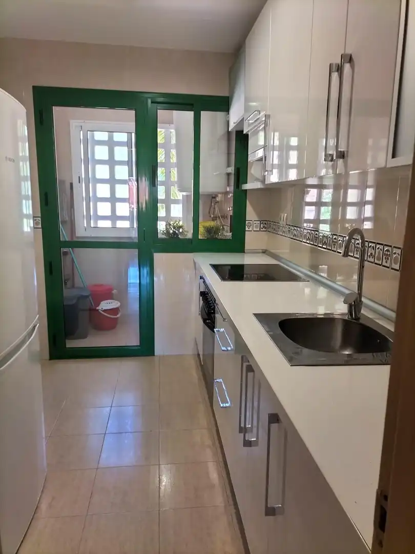 Cocina de Apartamento de alquiler en Fuengirola con Terraza, Amueblado y Piscina comunitaria