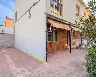Vista exterior de Casa o xalet en venda en Santa Pola amb Jardí privat, Terrassa i Traster