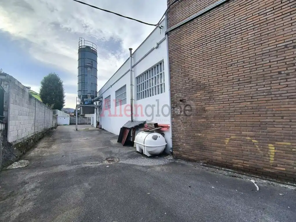 Exterior view of Industrial buildings for rent in Siero