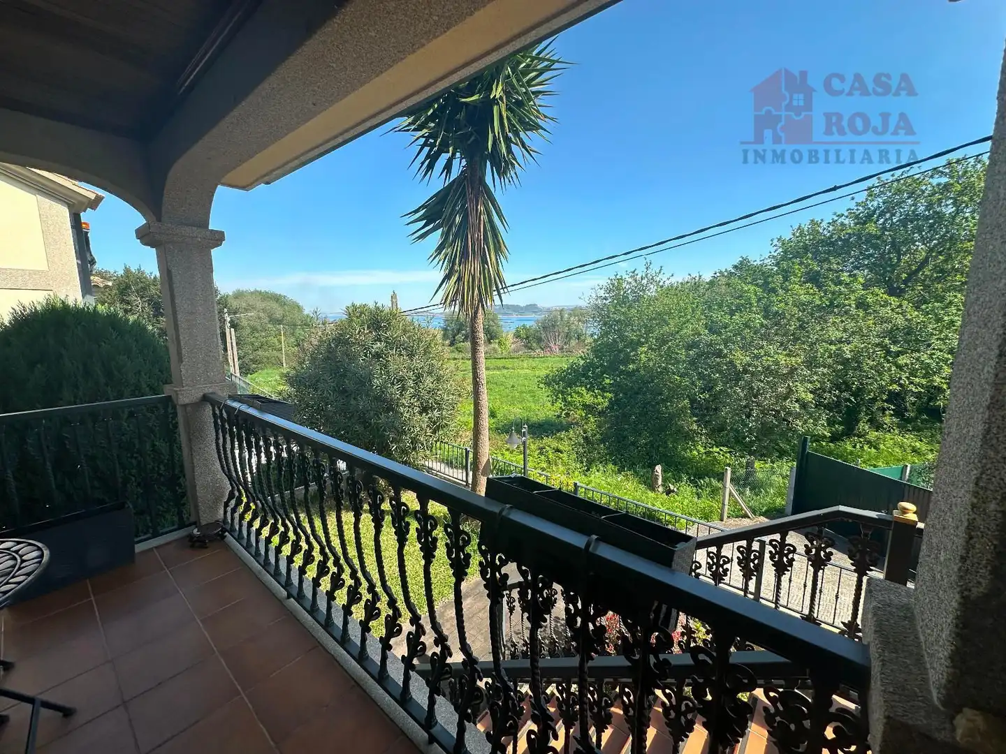Vista exterior de Casa o xalet en venda en Cangas  amb Calefacció, Terrassa i Traster