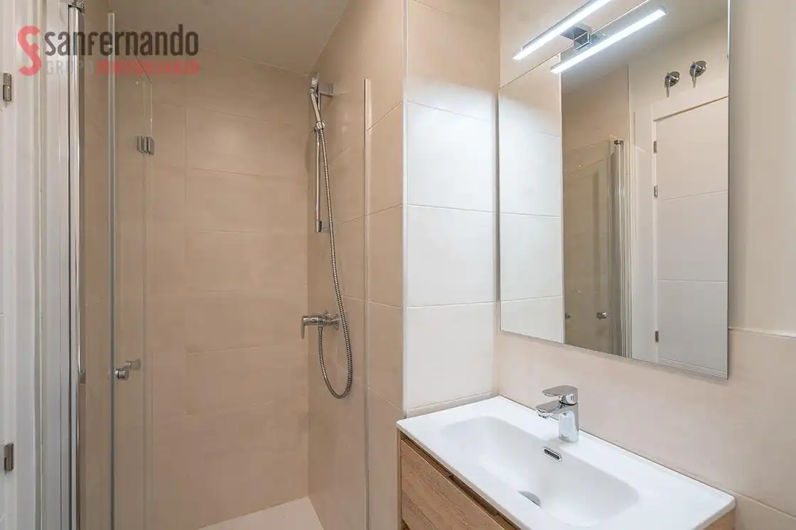 Baño de Casa adosada en venta en Santa Cruz de Bezana con Calefacción, Jardín privado y Terraza