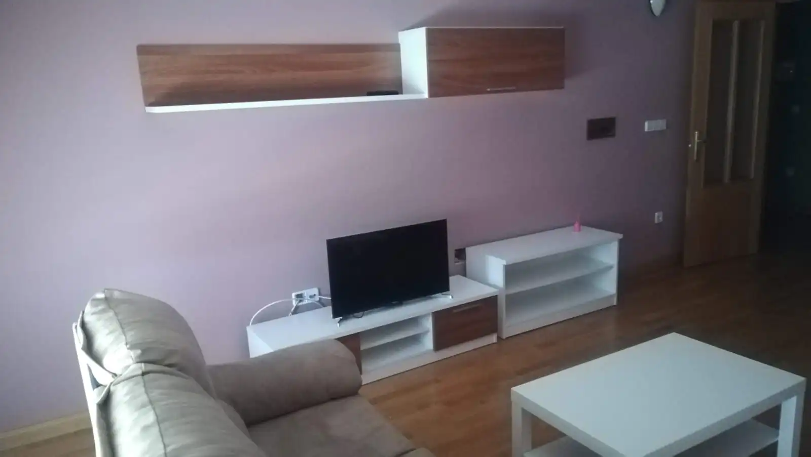 Living room of Flat for rent in Cuenca  with Air Conditioner, Heating and Parquet flooring